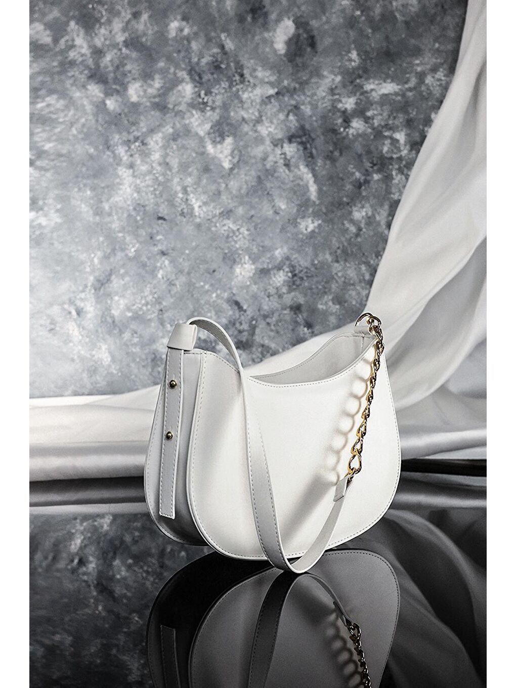 Kadın Beyaz Fermuarlı Astarlı Ayarlanabilir Askılı Çanta