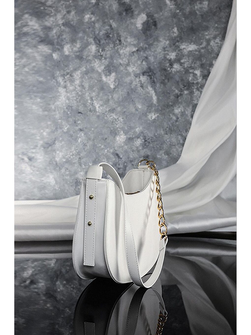Kadın Beyaz Fermuarlı Astarlı Ayarlanabilir Askılı Çanta-1