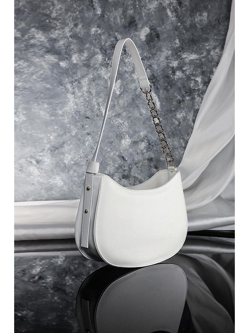 Kadın Beyaz Fermuarlı Astarlı Ayarlanabilir Askılı Çanta-2