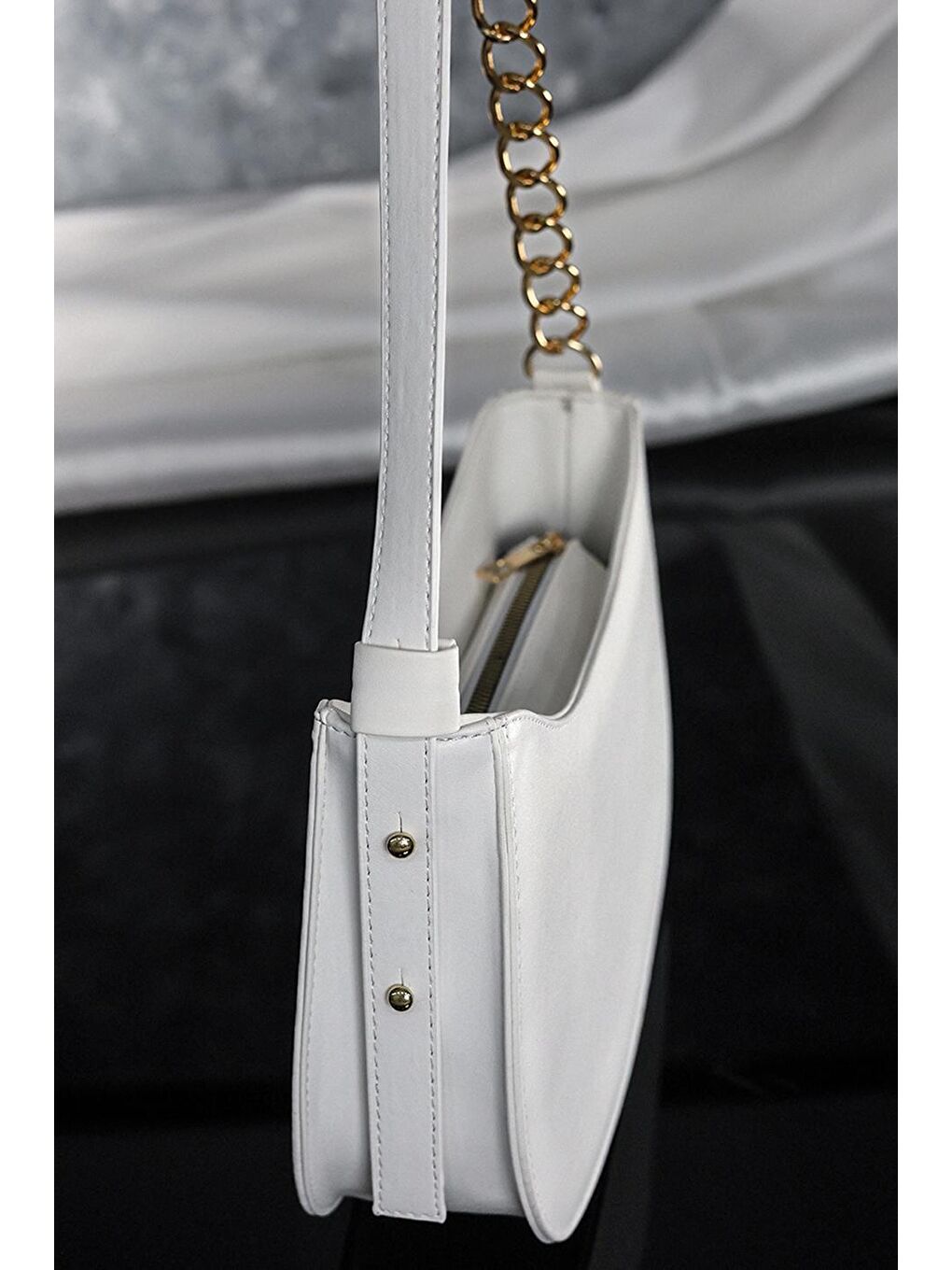 Kadın Beyaz Fermuarlı Astarlı Ayarlanabilir Askılı Çanta-3