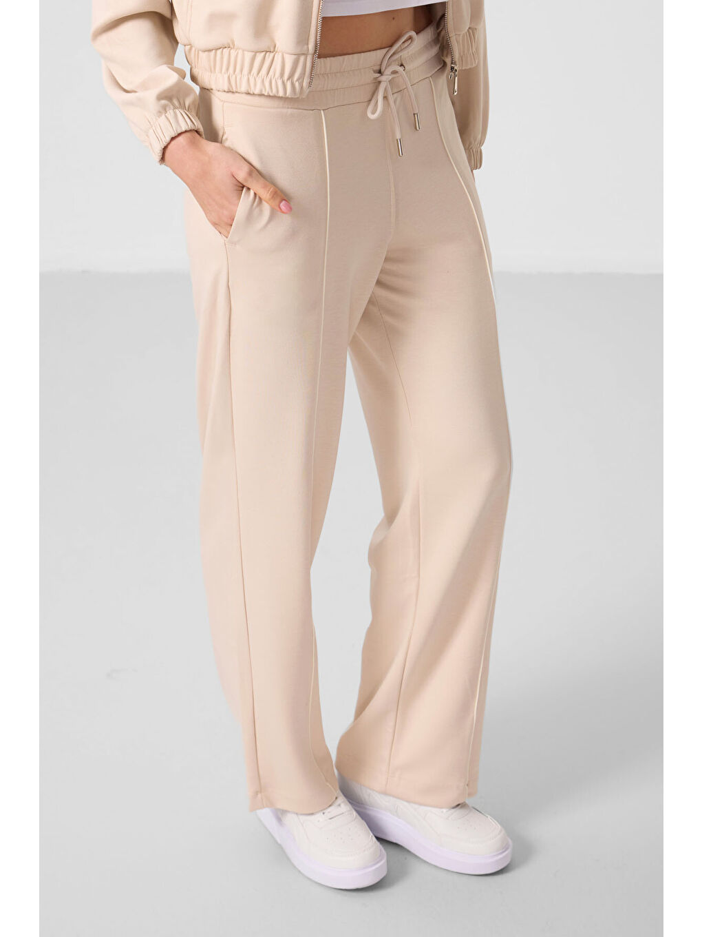 Bej Yumuşak Dokulu Dik Yaka Oversize Lastikli Kadın Eşofman Takım - 95349-2