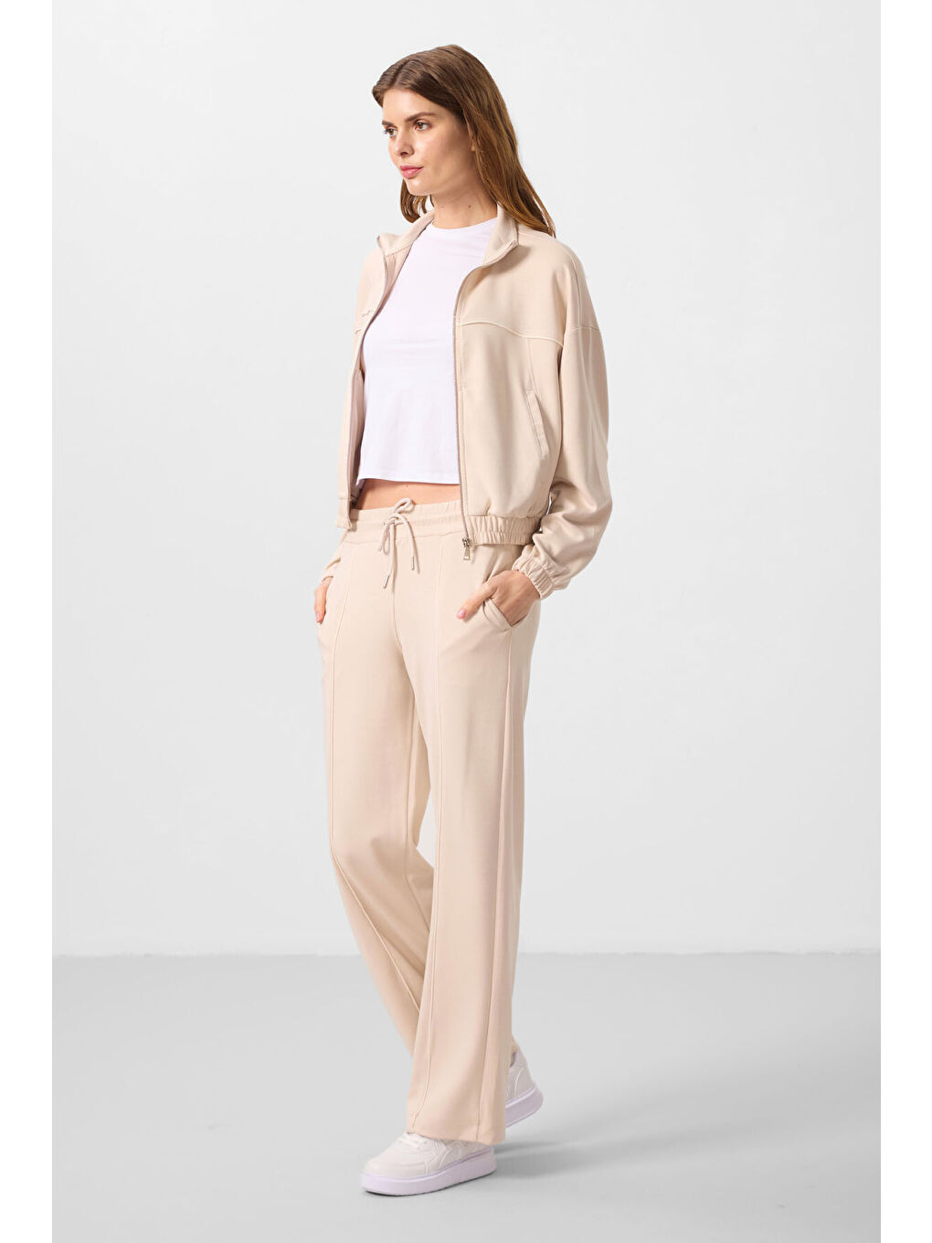 Bej Yumuşak Dokulu Dik Yaka Oversize Lastikli Kadın Eşofman Takım - 95349-3