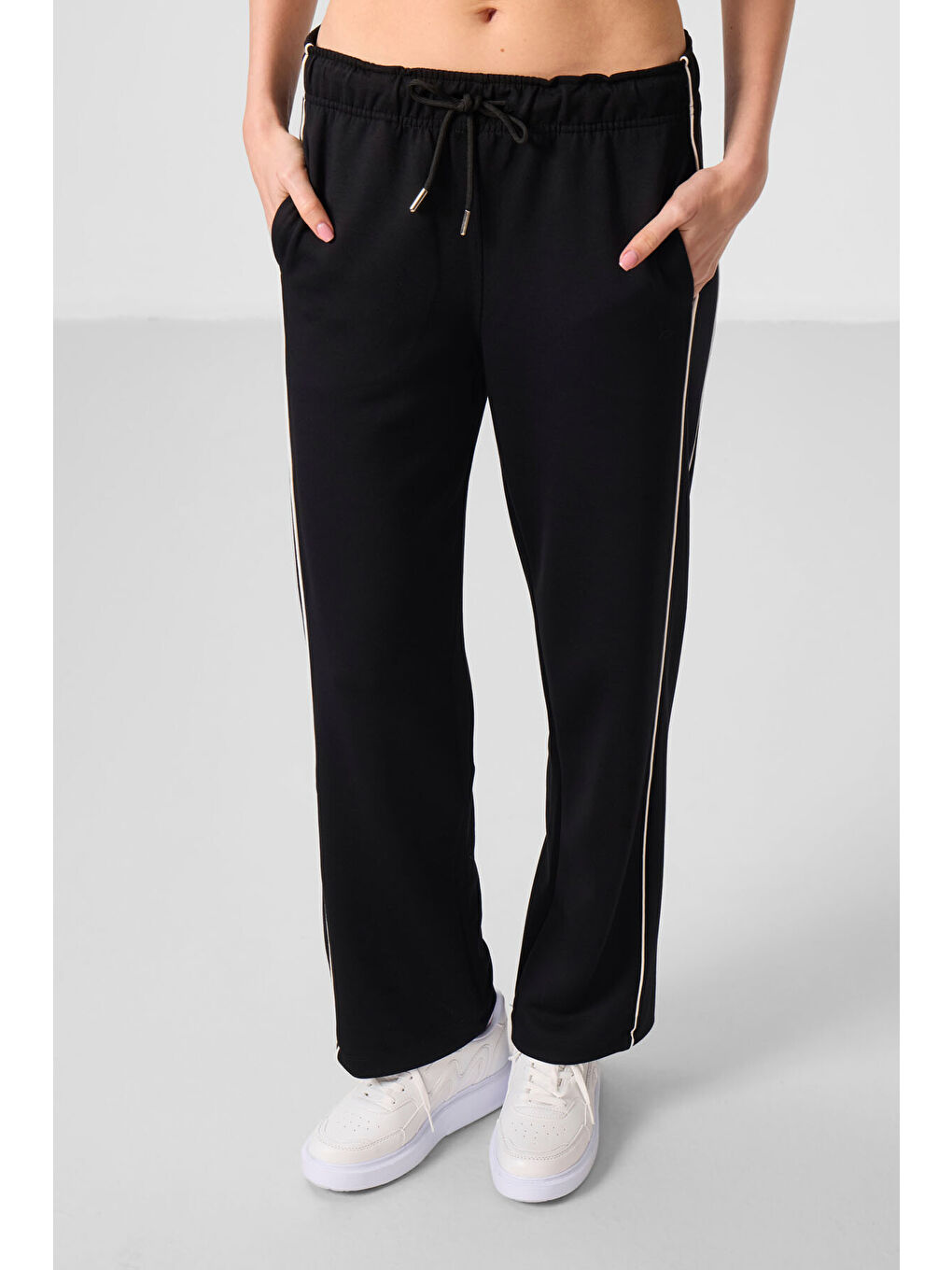 Siyah Yumuşak Dokulu Yan Panel Detaylı Geniş Paça Kadın Palazzo Pantolon - 94669-1