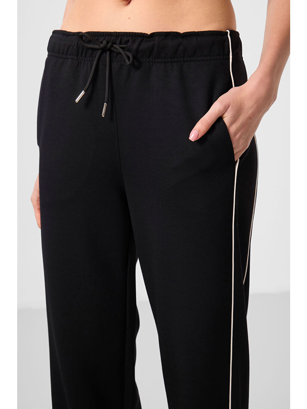 Siyah Yumuşak Dokulu Yan Panel Detaylı Geniş Paça Kadın Palazzo Pantolon - 94669-2