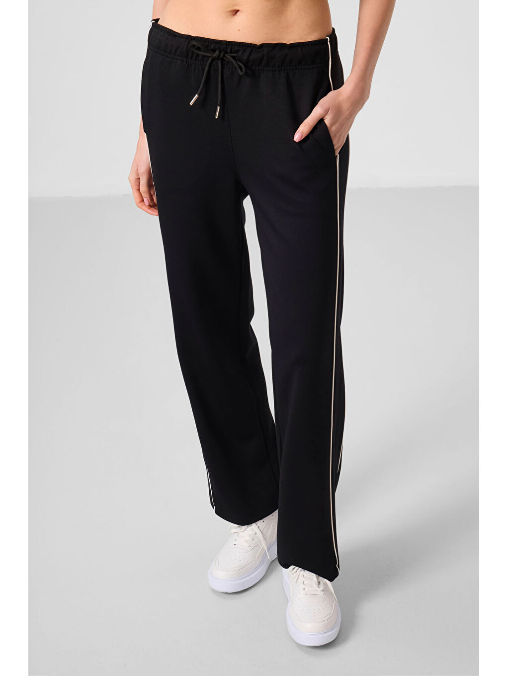 Siyah Yumuşak Dokulu Yan Panel Detaylı Geniş Paça Kadın Palazzo Pantolon - 94669-3