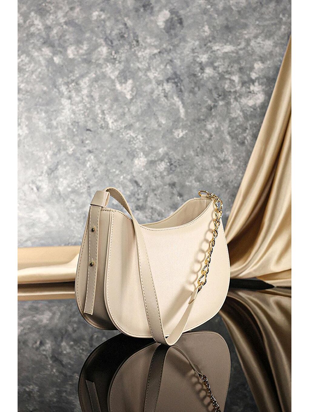 Ekru Kadın Krem Fermuarlı Astarlı Ayarlanabilir Askılı Çanta