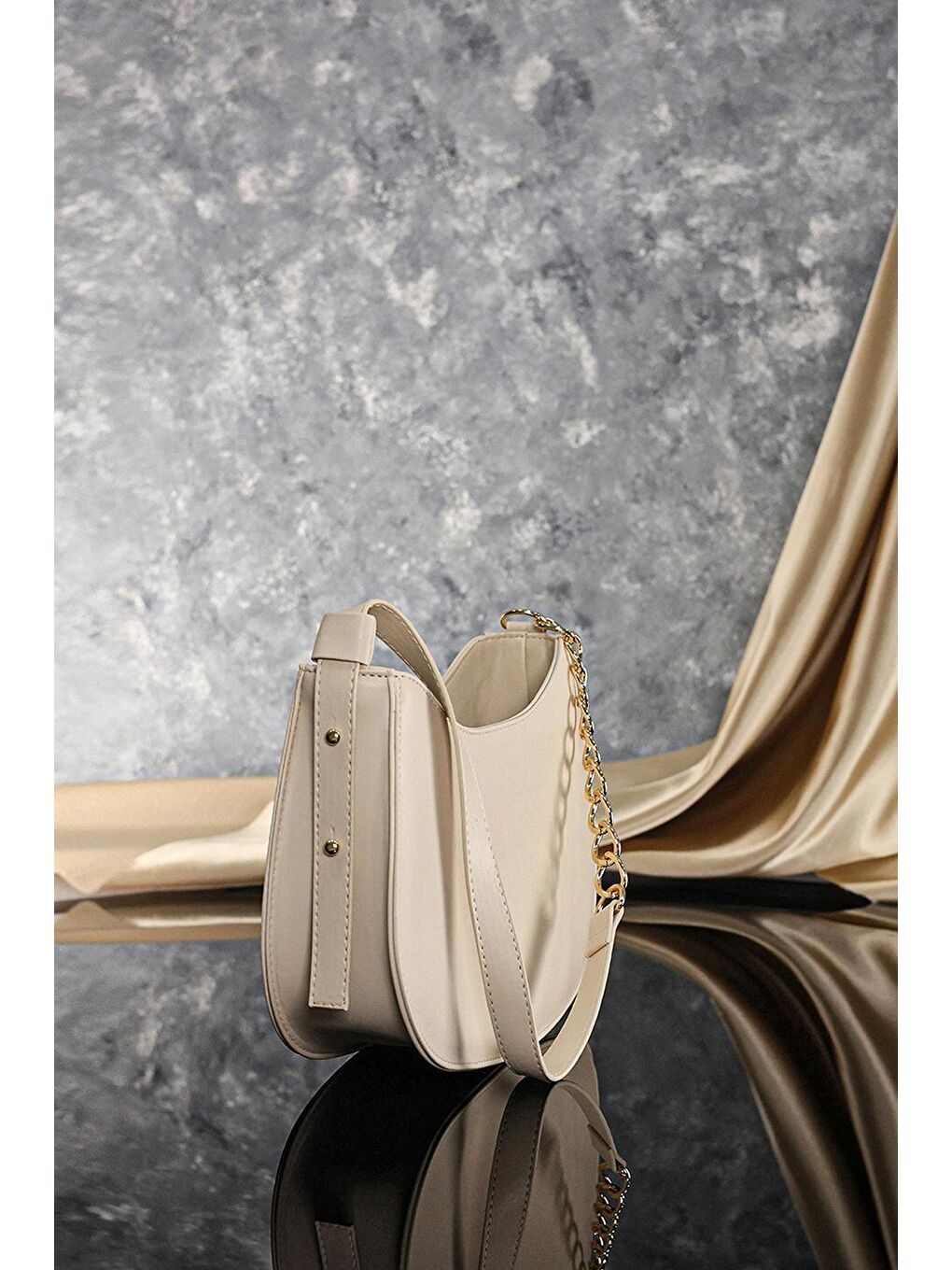 Ekru Kadın Krem Fermuarlı Astarlı Ayarlanabilir Askılı Çanta-1