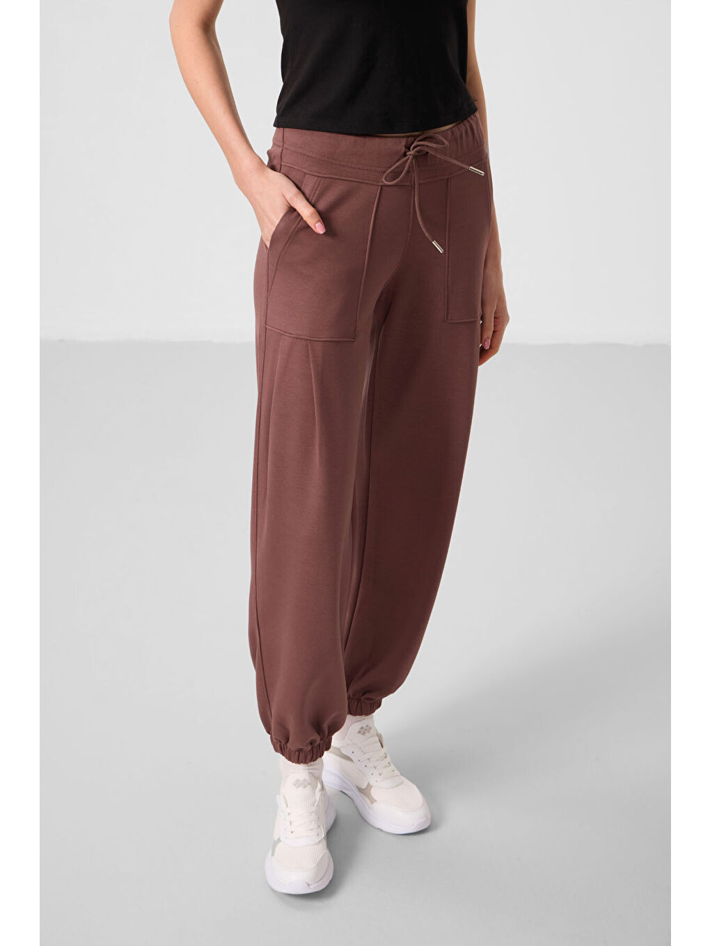 Kahverengi Yumuşak Dokulu Cep Detaylı Rahat Form Kadın Pantolon - 94672-2