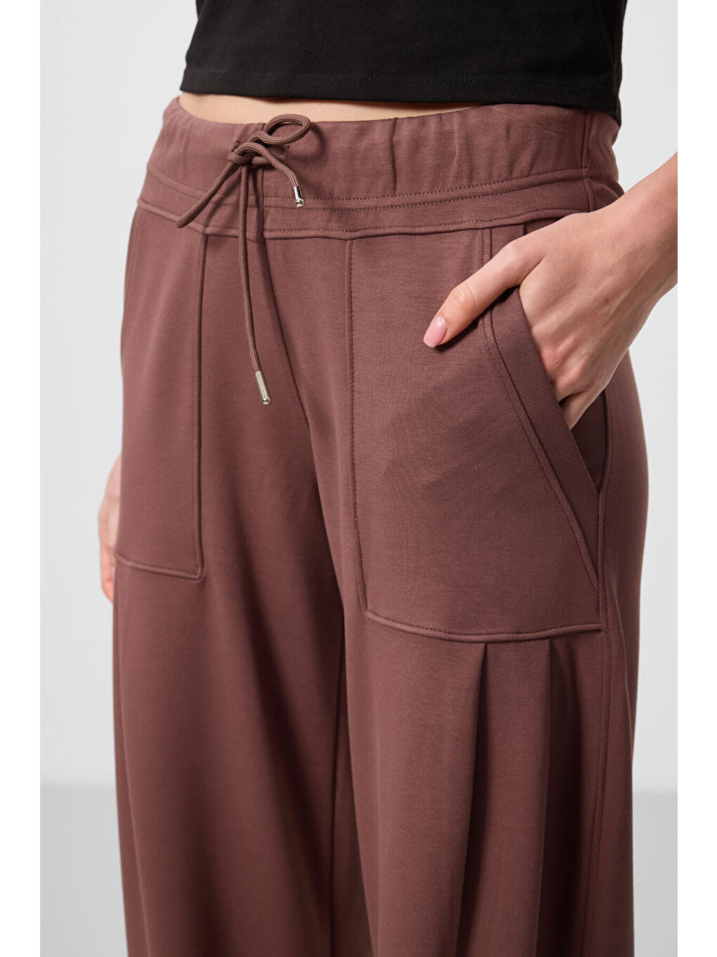 Kahverengi Yumuşak Dokulu Cep Detaylı Rahat Form Kadın Pantolon - 94672-3