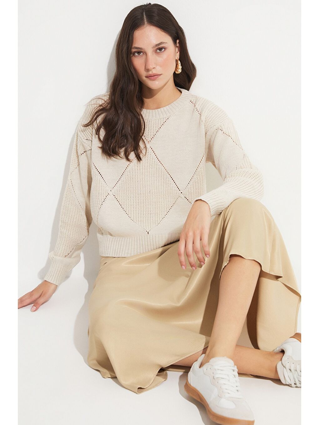 Bej Kadın Bisiklet Yaka Düşük Omuz Kendinden Desenli Triko Kazak-1