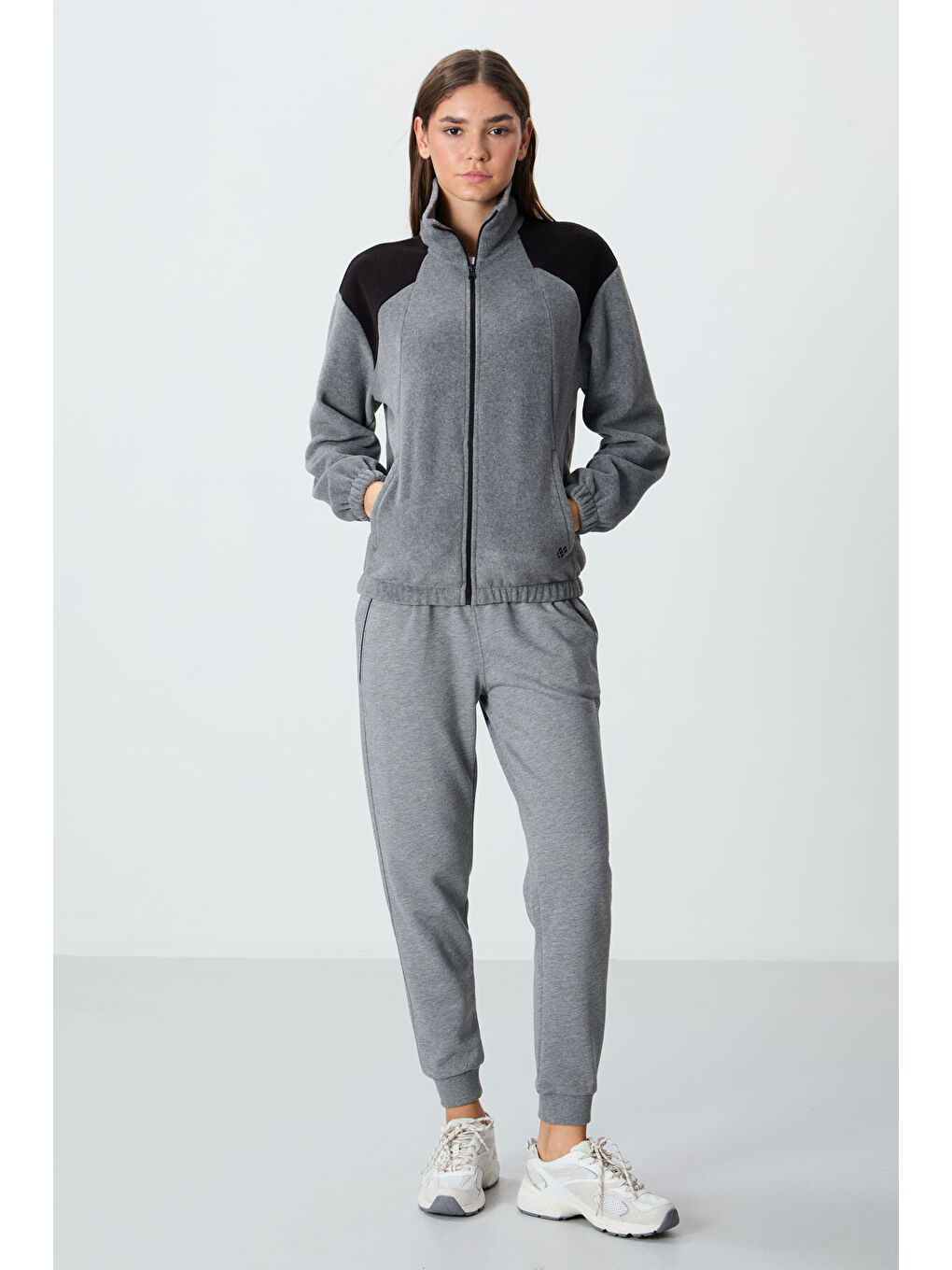 Gri Melanj Kalın Yumuşak Dokulu Dik Yaka Oversize Nakışlı Polar Kadın Sweatshirt - 97293-1