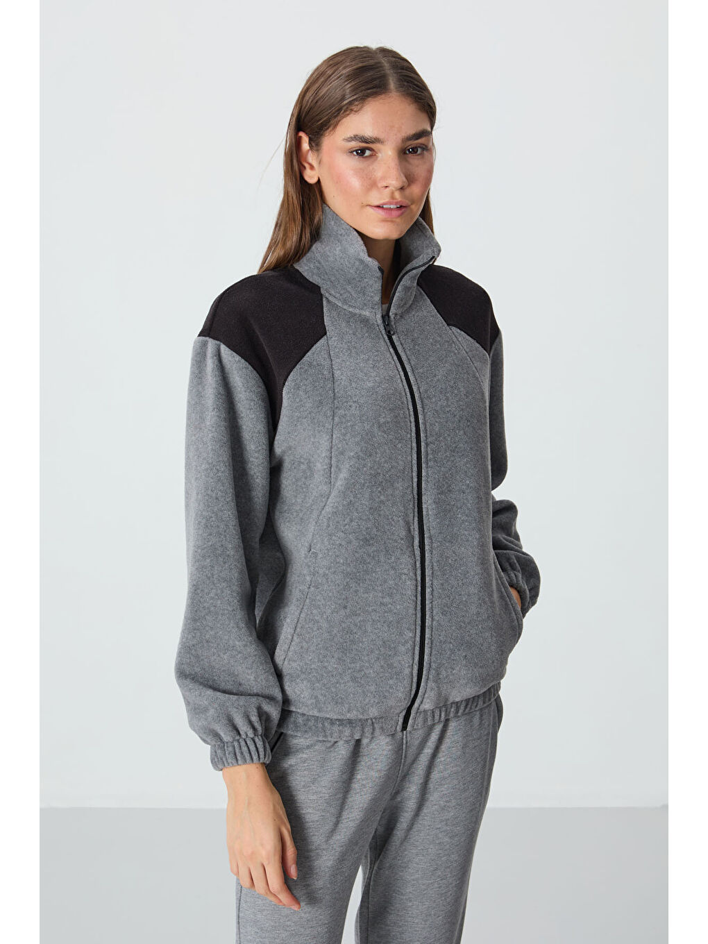 Gri Melanj Kalın Yumuşak Dokulu Dik Yaka Oversize Nakışlı Polar Kadın Sweatshirt - 97293-2