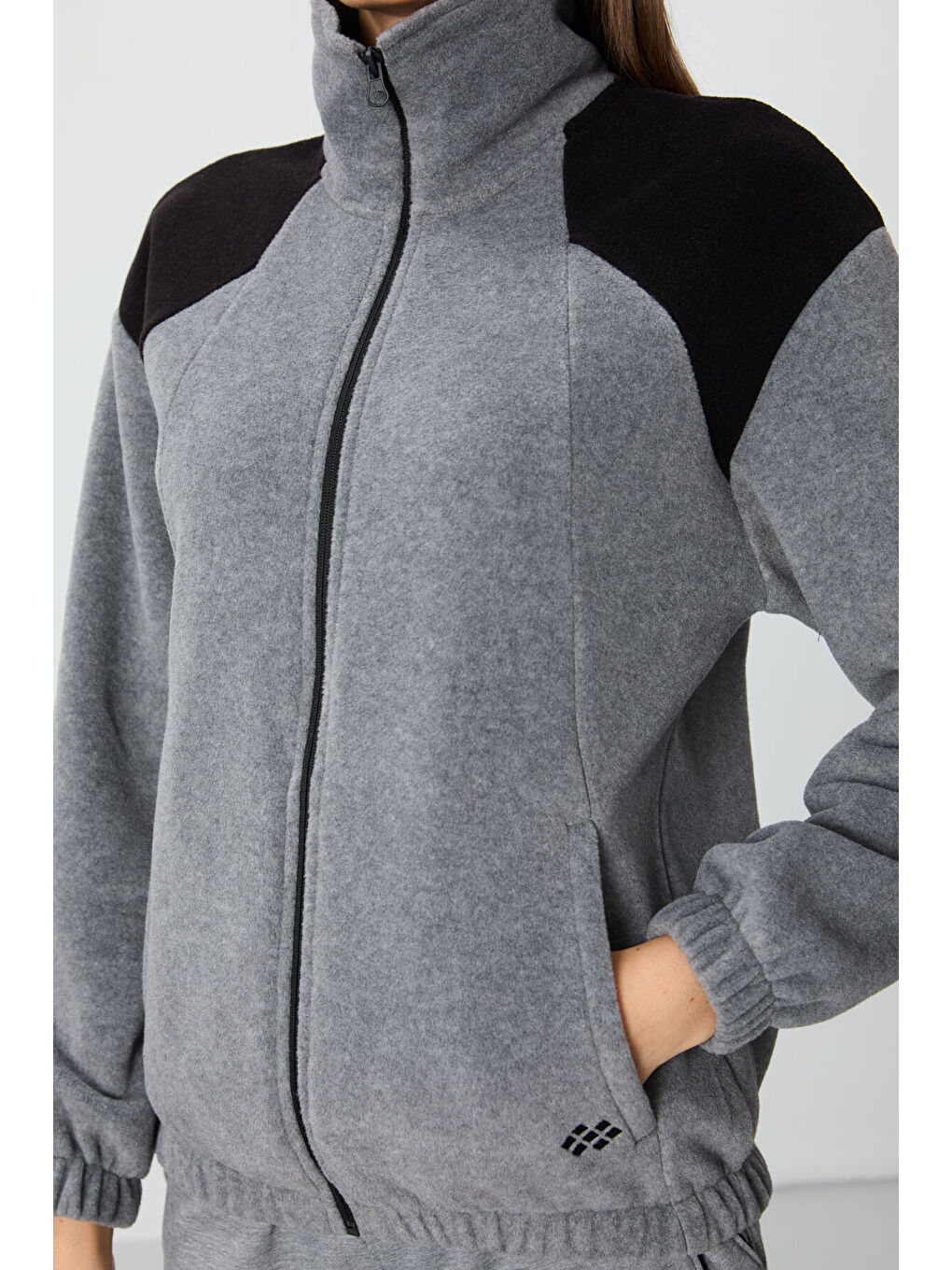 Gri Melanj Kalın Yumuşak Dokulu Dik Yaka Oversize Nakışlı Polar Kadın Sweatshirt - 97293-3