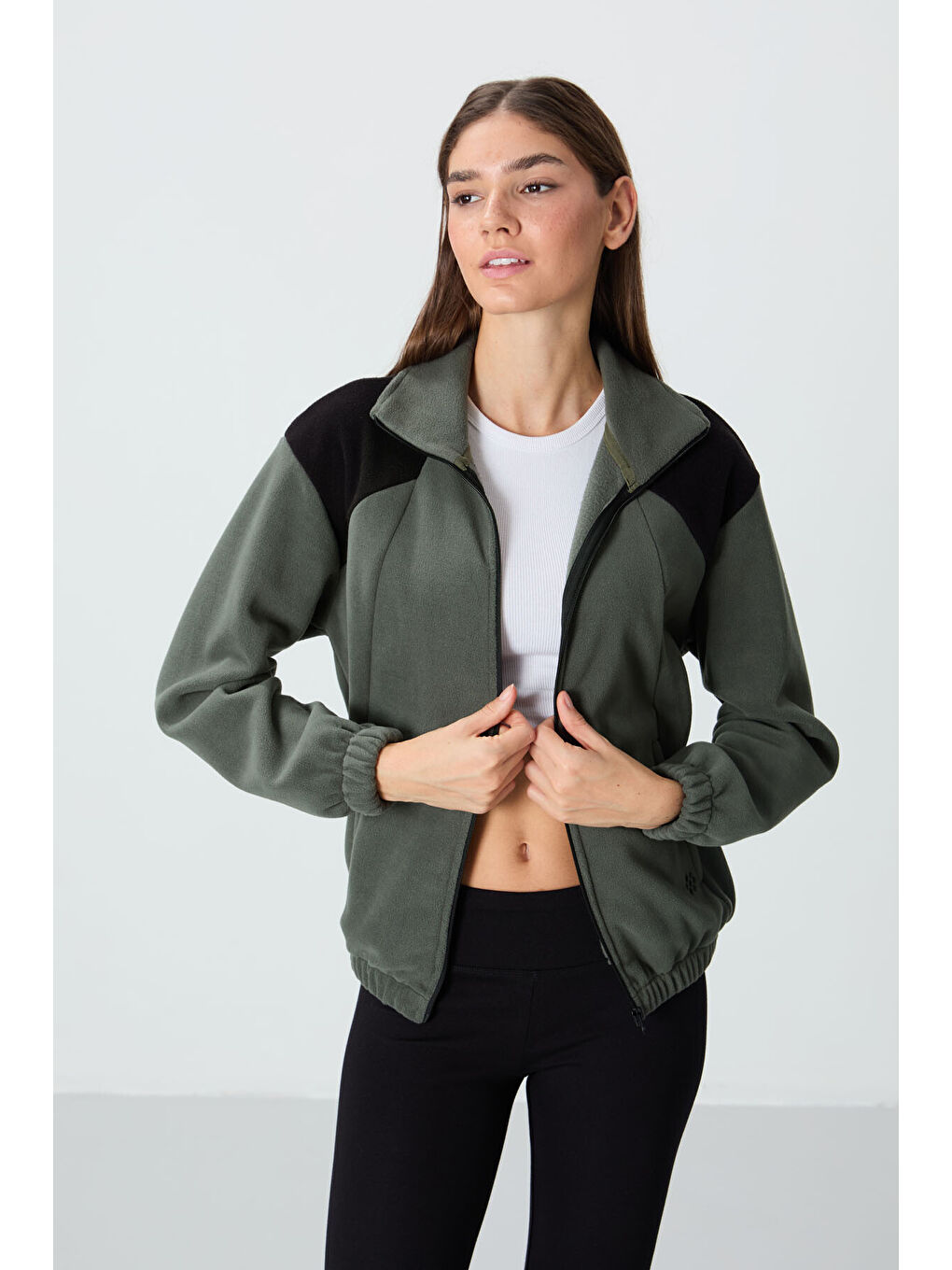 Haki Kalın Yumuşak Dokulu Dik Yaka Oversize Nakışlı Polar Kadın Sweatshirt - 97293-2