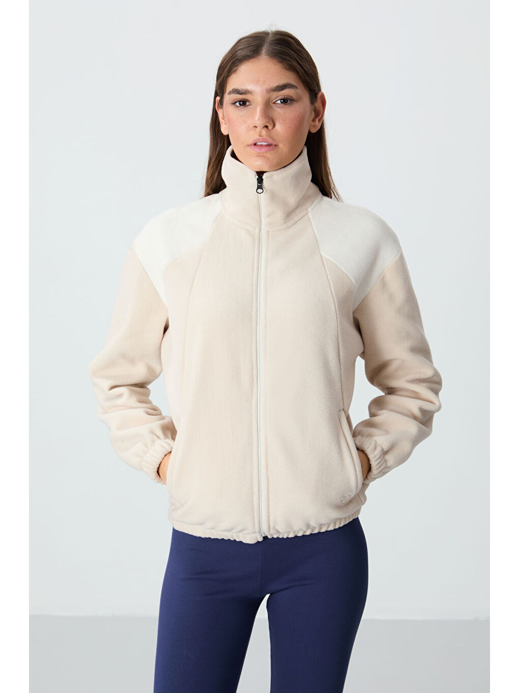 Bej Kalın Yumuşak Dokulu Dik Yaka Oversize Nakışlı Polar Kadın Sweatshirt - 97293-2