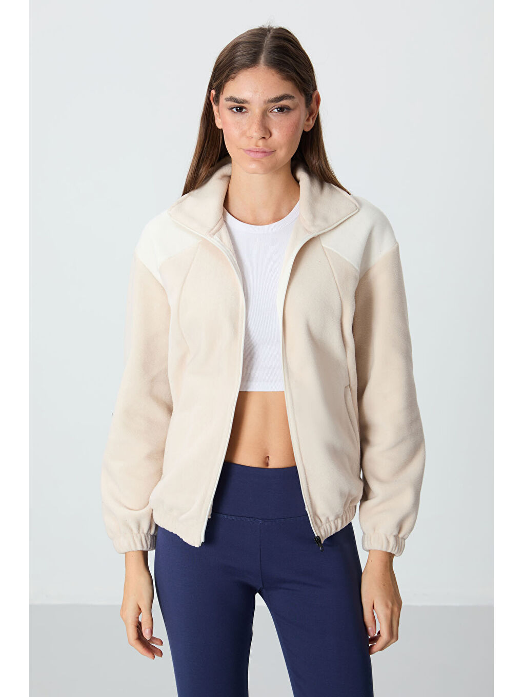 Bej Kalın Yumuşak Dokulu Dik Yaka Oversize Nakışlı Polar Kadın Sweatshirt - 97293-4