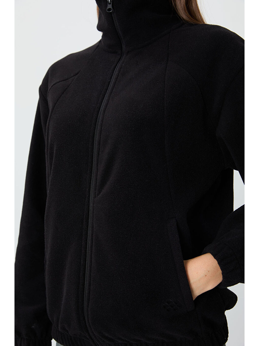 Siyah Kalın Yumuşak Dokulu Dik Yaka Oversize Nakışlı Polar Kadın Sweatshirt - 97293-4