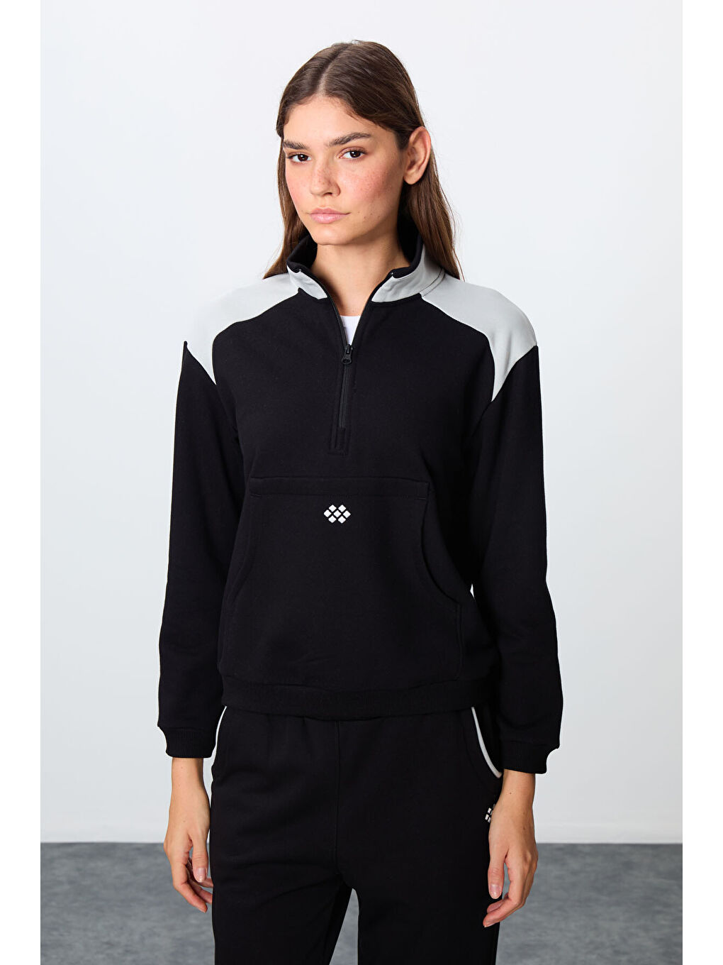 Siyah Kompakt Pamuklu Kalın Pürüzsüz Dokulu Dik Yaka Oversize Fit Kadın Eşofman Takım - 95342-1