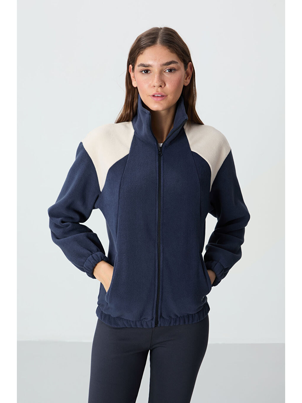 Lacivert Kalın Yumuşak Dokulu Dik Yaka Oversize Nakışlı Polar Kadın Sweatshirt - 97293-2