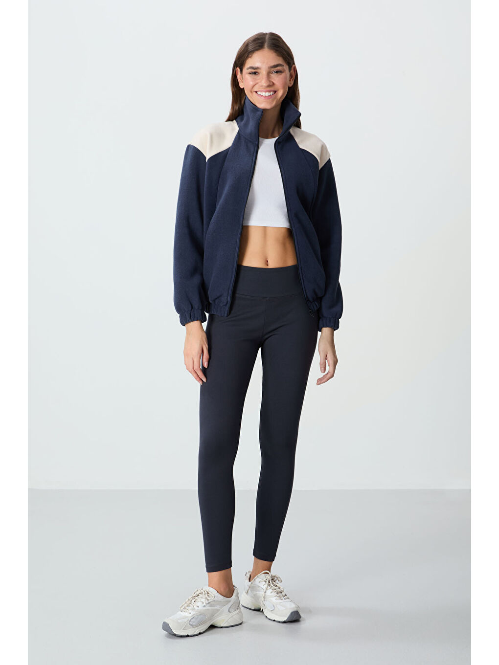 Lacivert Kalın Yumuşak Dokulu Dik Yaka Oversize Nakışlı Polar Kadın Sweatshirt - 97293-3