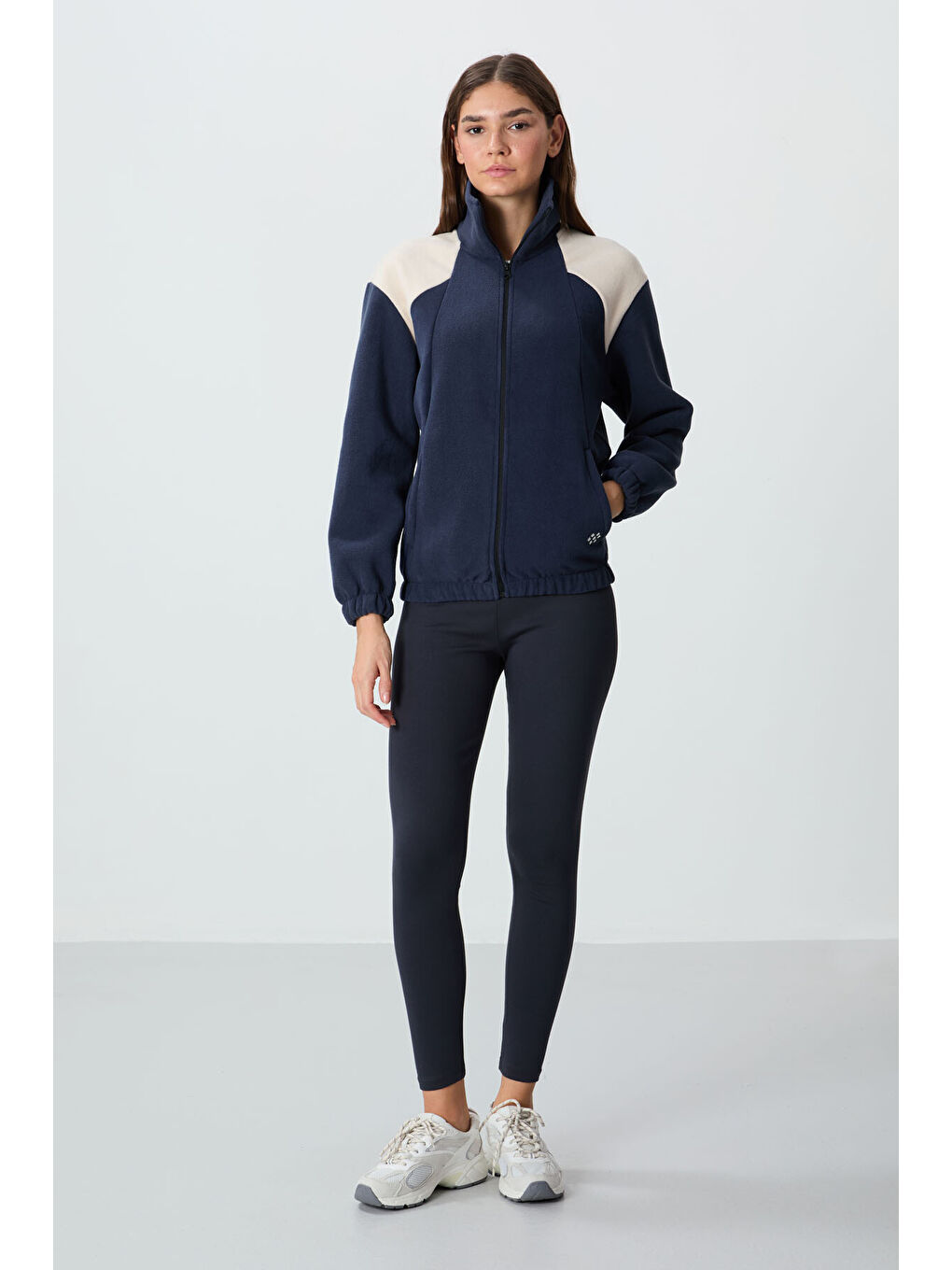 Lacivert Kalın Yumuşak Dokulu Dik Yaka Oversize Nakışlı Polar Kadın Sweatshirt - 97293-4