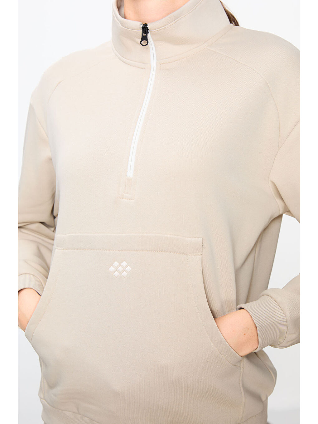 Bej Kompakt Pamuklu Kalın Pürüzsüz Dokulu Dik Yaka Oversize Fit Kadın Eşofman Takım - 95342-3