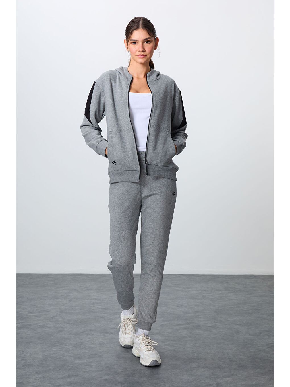 Gri Melanj Kompakt Pamuklu Kalın Pürüzsüz Dokulu Kapüşonlu Oversize Fit Kadın Eşofman Takım   95343