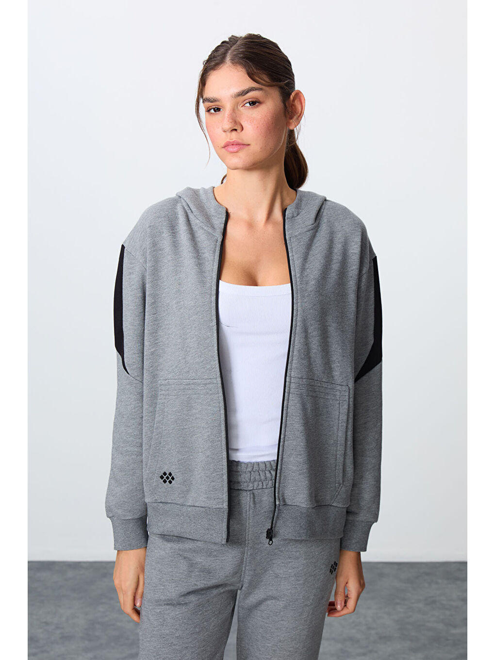 Gri Melanj Kompakt Pamuklu Kalın Pürüzsüz Dokulu Kapüşonlu Oversize Fit Kadın Eşofman Takım   95343-1