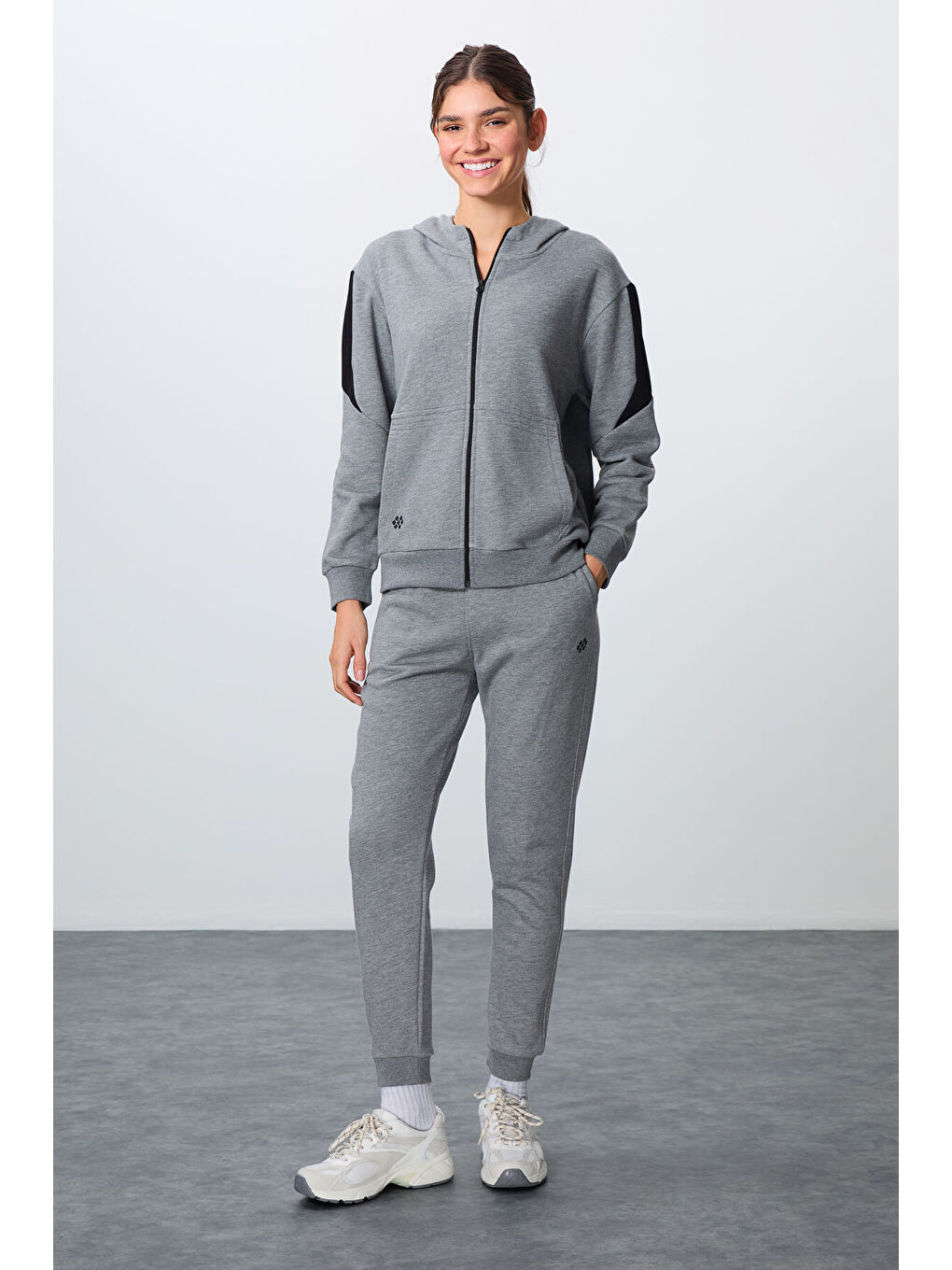 Gri Melanj Kompakt Pamuklu Kalın Pürüzsüz Dokulu Kapüşonlu Oversize Fit Kadın Eşofman Takım   95343-3