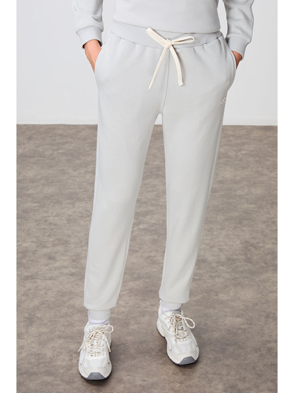 Bej Taş Kompakt Pamuklu Kalın Pürüzsüz Dokulu O Yaka Oversize Fit Kadın Eşofman Takım - 95341-2