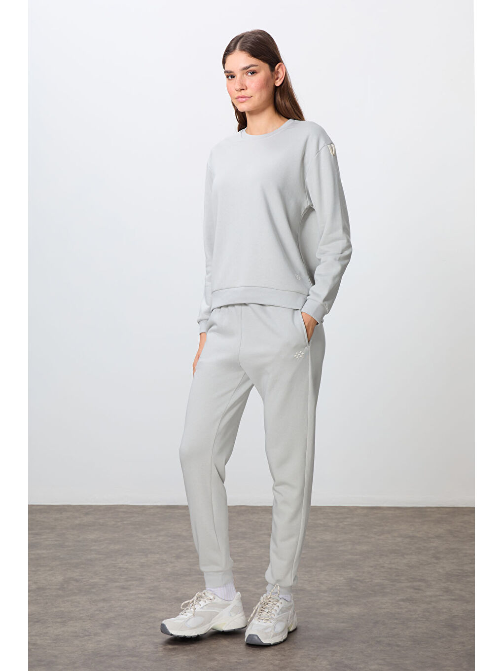 Bej Taş Kompakt Pamuklu Kalın Pürüzsüz Dokulu O Yaka Oversize Fit Kadın Eşofman Takım - 95341-4