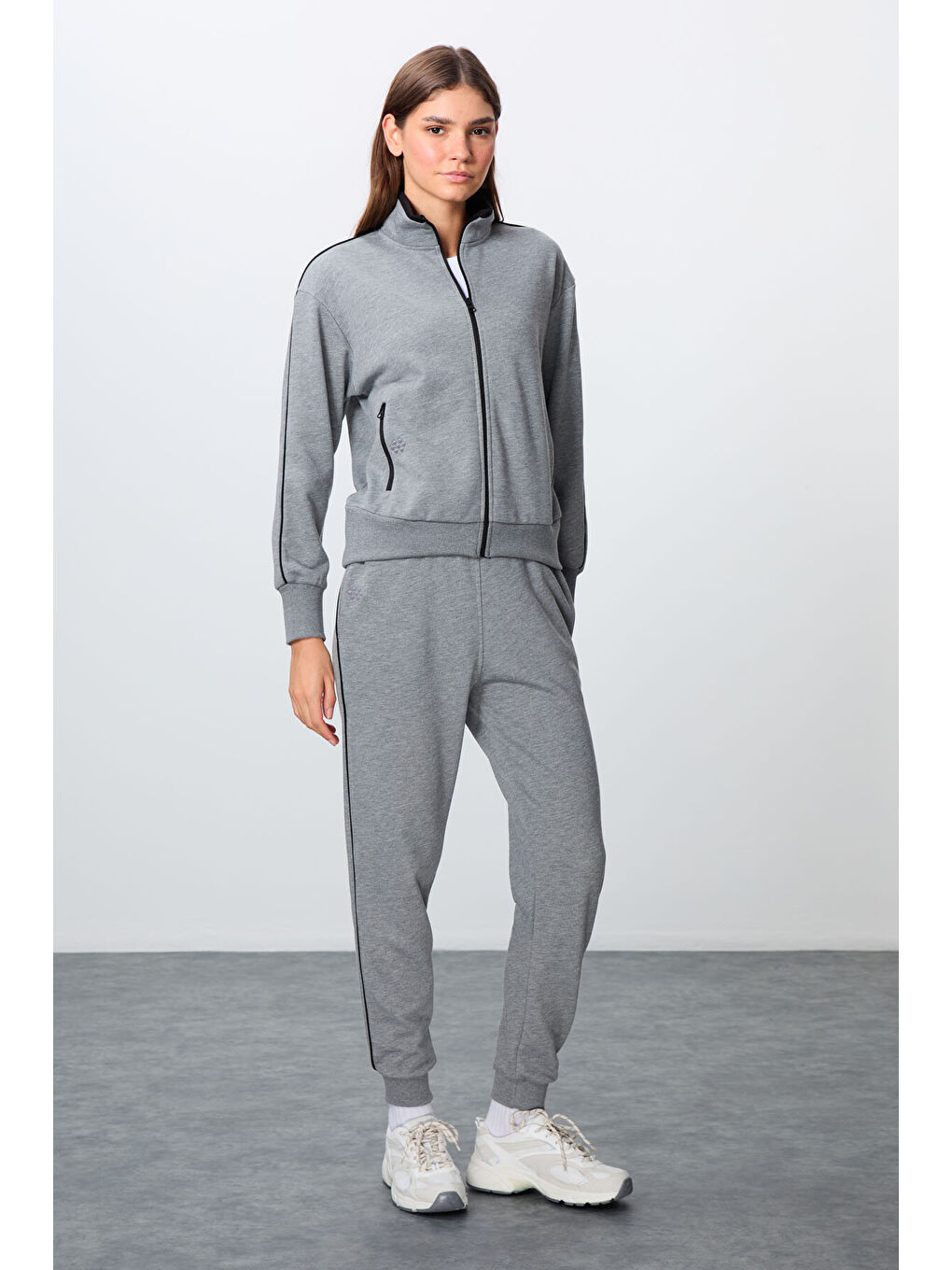 Gri Melanj Kompakt Pamuklu Kalın Pürüzsüz Dokulu Dik Yaka Oversize Fit Kadın Eşofman Takım - 95340-4