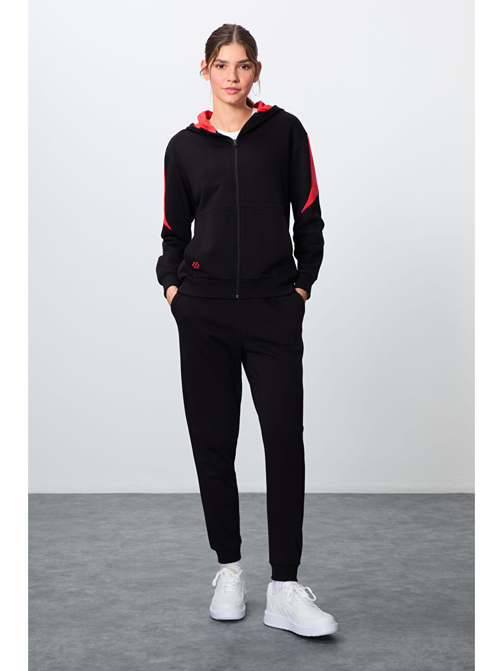 Siyah Kompakt Pamuklu Kalın Pürüzsüz Dokulu Kapüşonlu Oversize Fit Kadın Eşofman Takım   95343