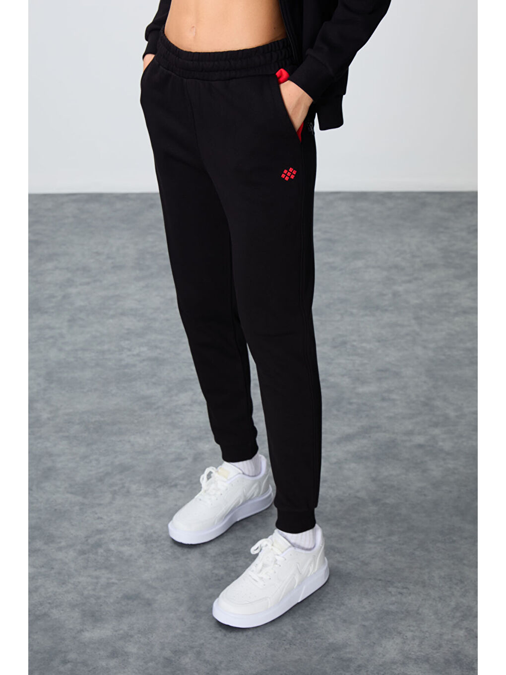 Siyah Kompakt Pamuklu Kalın Pürüzsüz Dokulu Kapüşonlu Oversize Fit Kadın Eşofman Takım   95343-2