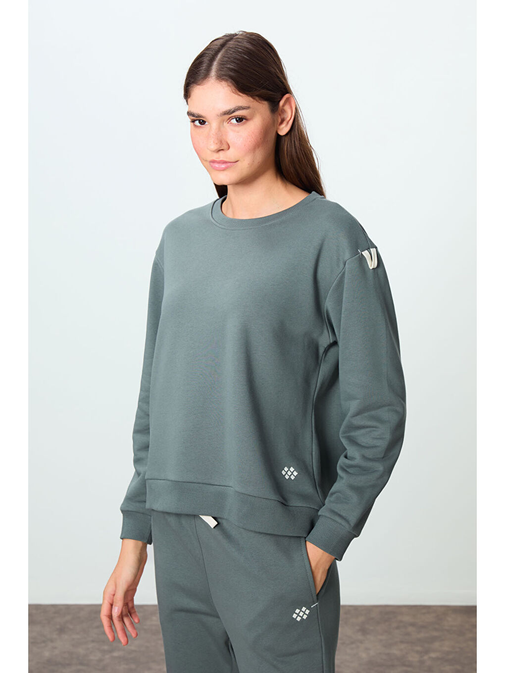 Haki Kompakt Pamuklu Kalın Pürüzsüz Dokulu O Yaka Oversize Fit Kadın Eşofman Takım - 95341-1