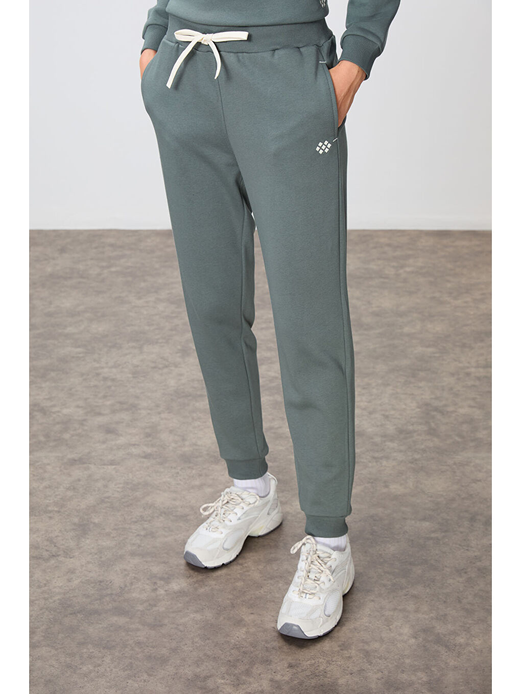 Haki Kompakt Pamuklu Kalın Pürüzsüz Dokulu O Yaka Oversize Fit Kadın Eşofman Takım - 95341-2