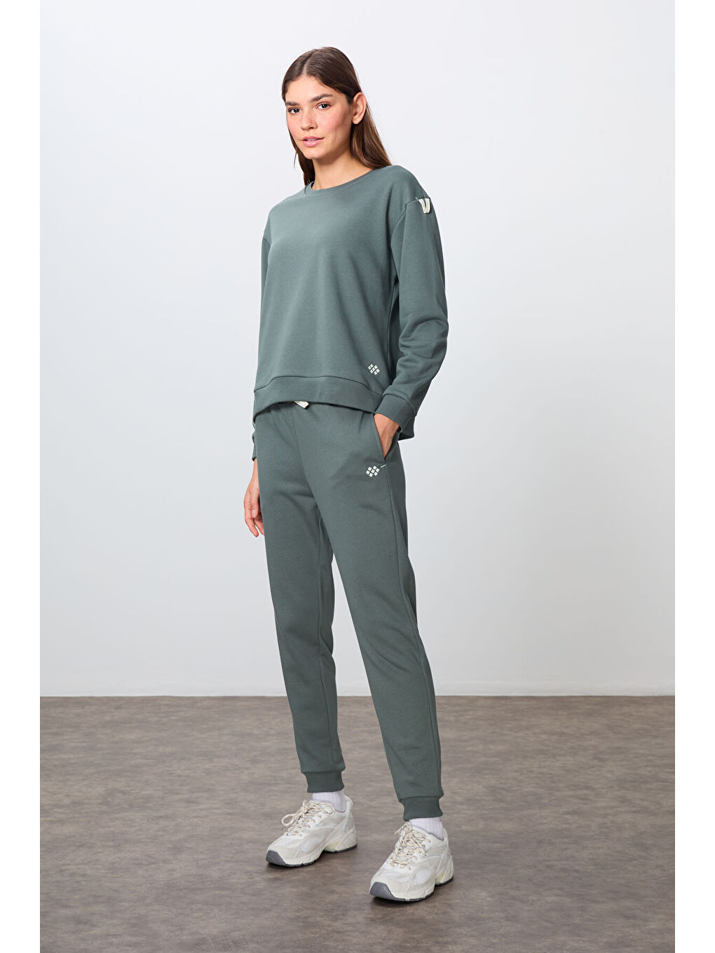 Haki Kompakt Pamuklu Kalın Pürüzsüz Dokulu O Yaka Oversize Fit Kadın Eşofman Takım - 95341-4