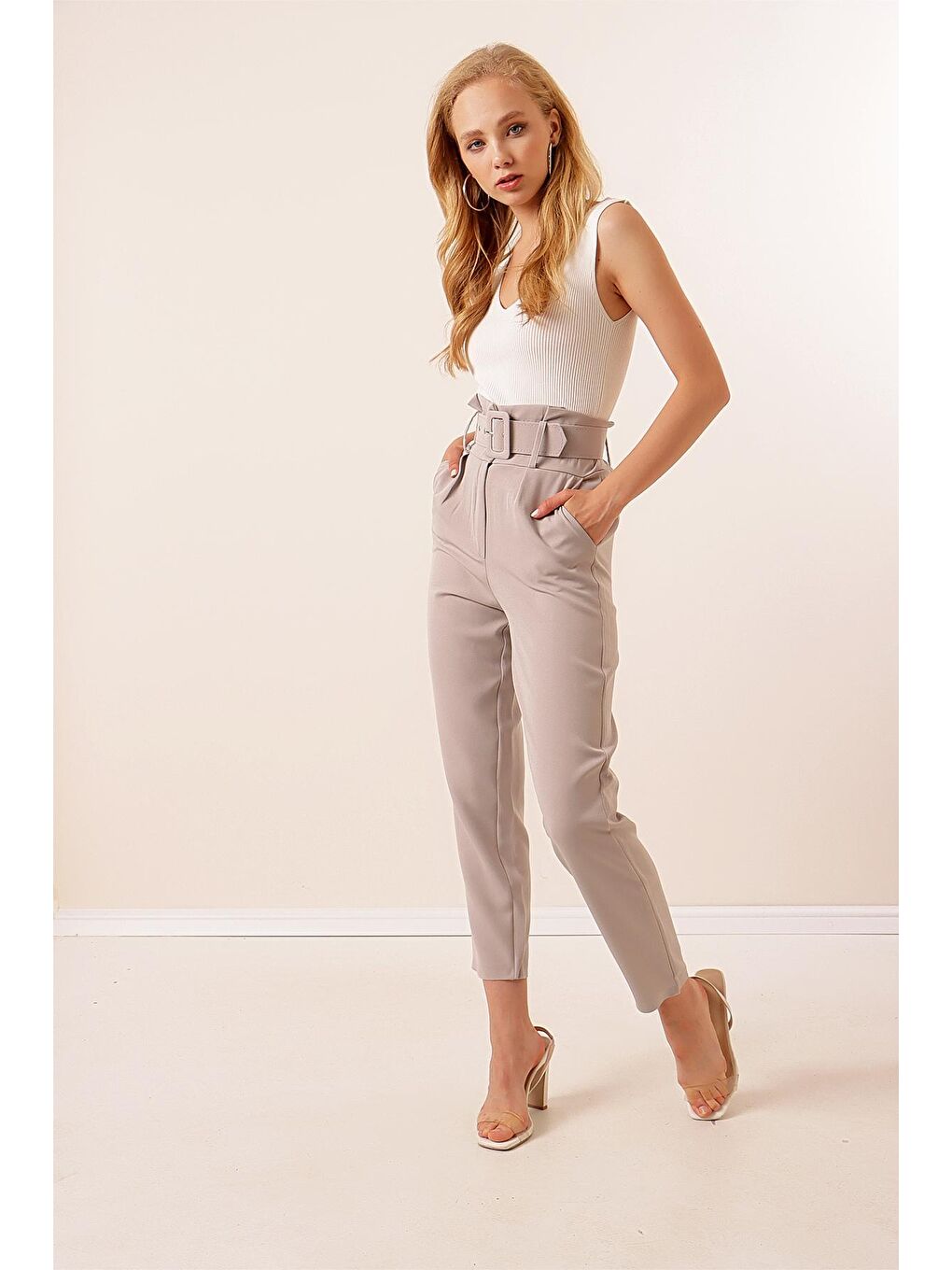Gri Kemerli Yüksek Bel Kumaş Pantolon-3