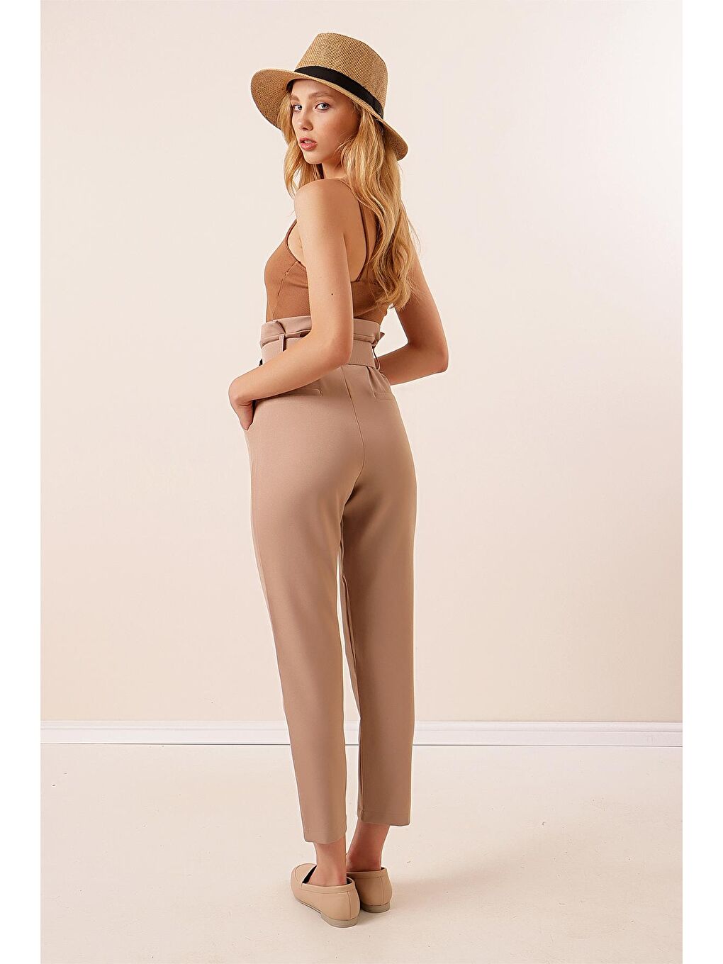 Bej Vizon Kemerli Yüksek Bel Kumaş Pantolon-4