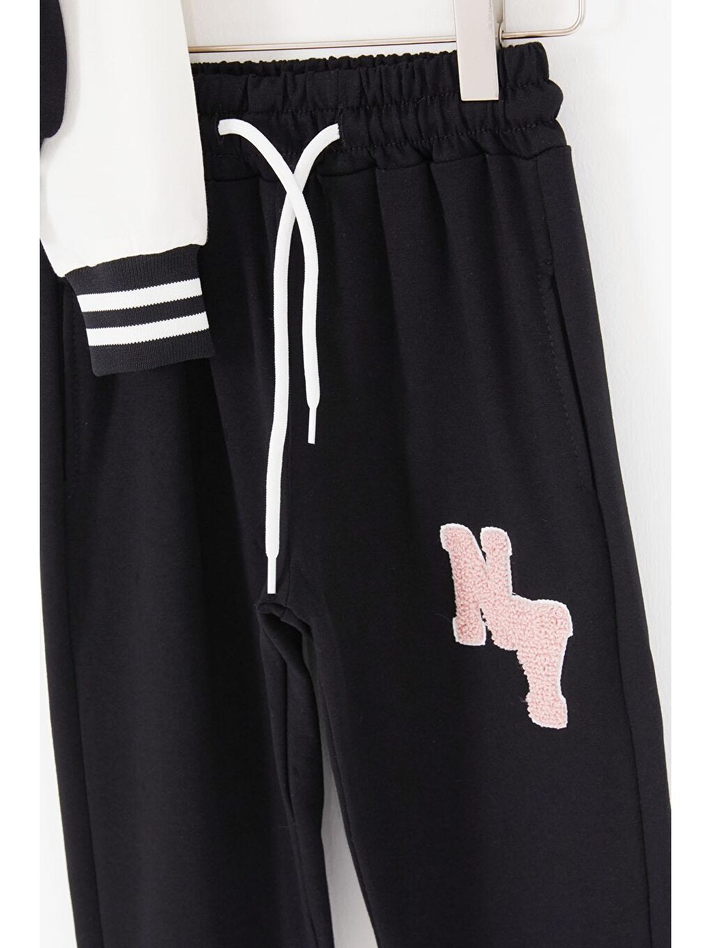 Siyah NY Nakışlı Sırt Baskılı Kız Çocuk Kolej Eşofman Takımı 16934-3