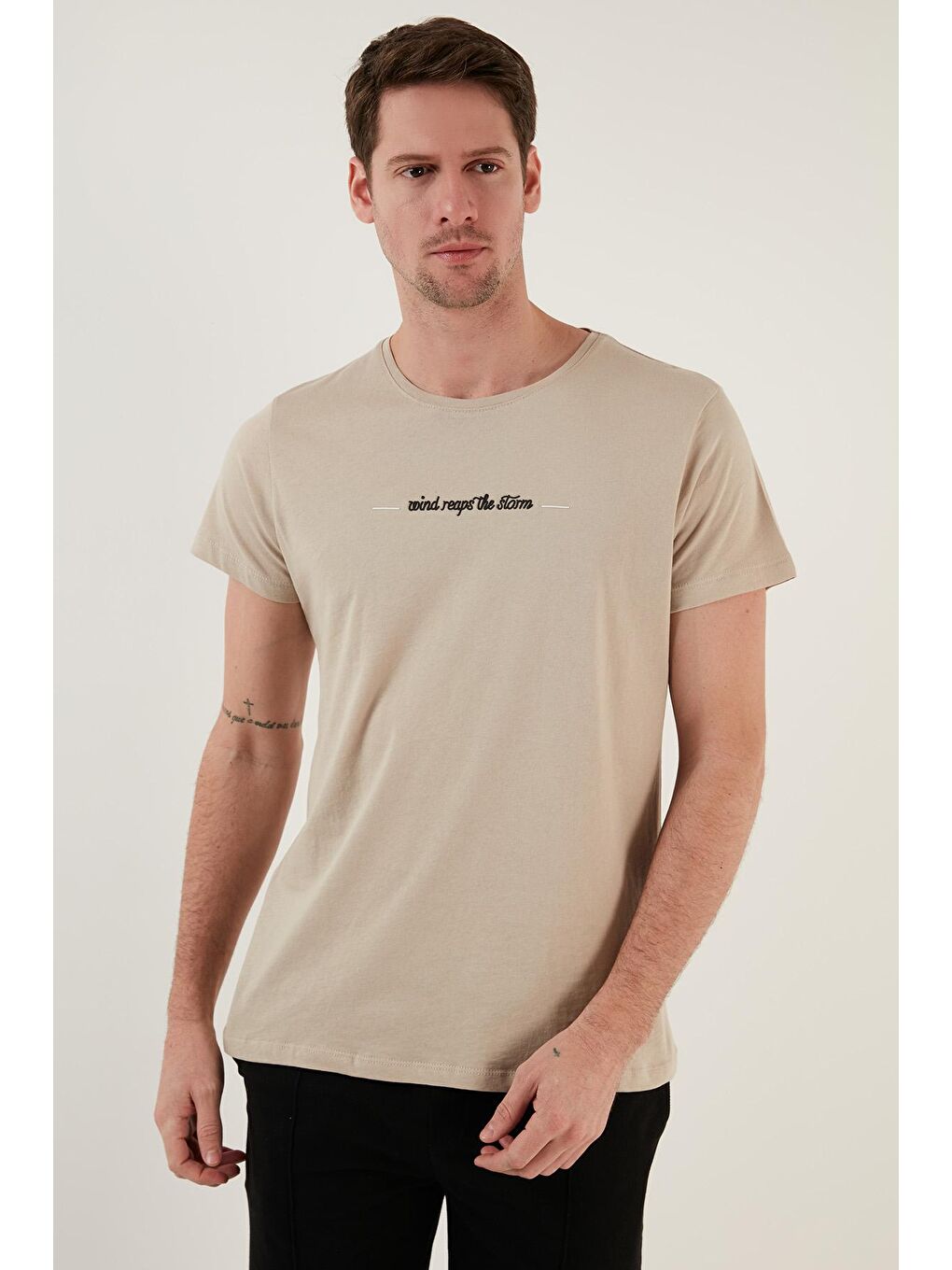 Bej Yazı Baskılı Bisiklet Yaka %100 Pamuk Slim Fit Tişört 541WIND-1