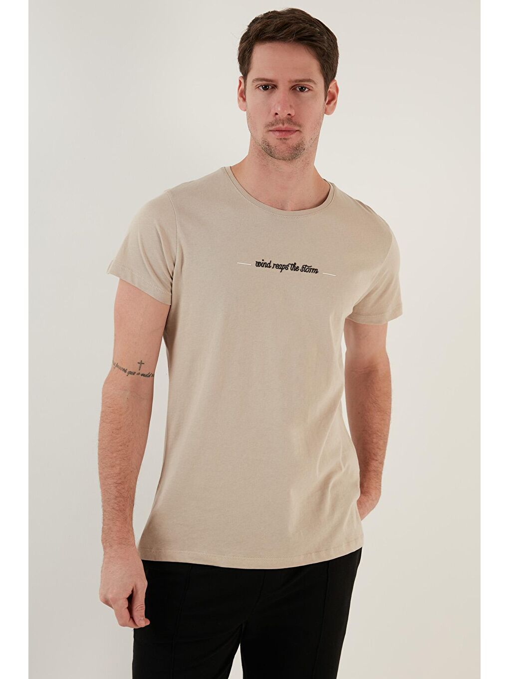 Bej Yazı Baskılı Bisiklet Yaka %100 Pamuk Slim Fit Tişört 541WIND-2