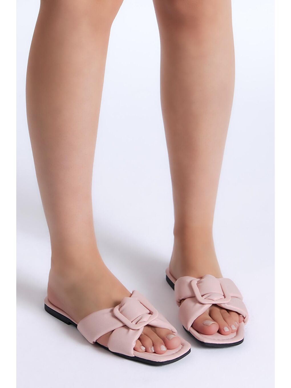 Kadın Pembe Önü Tokalı Çapraz Bantlı Terlik-1