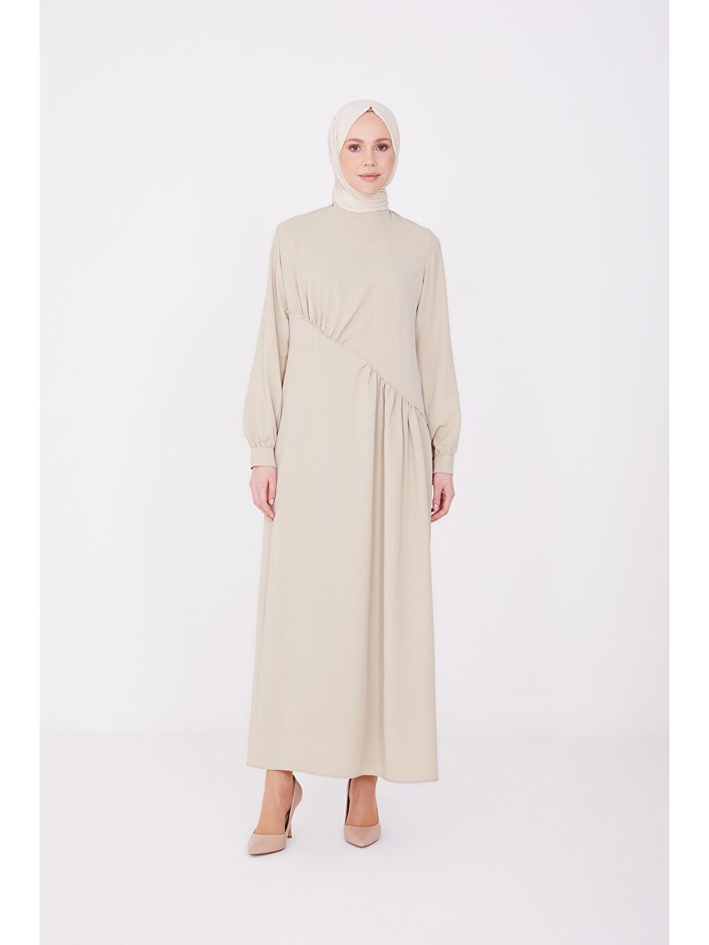 Bej Önü Büzü Ve Boncuklu Asimetrik Elbise 22K9513-2