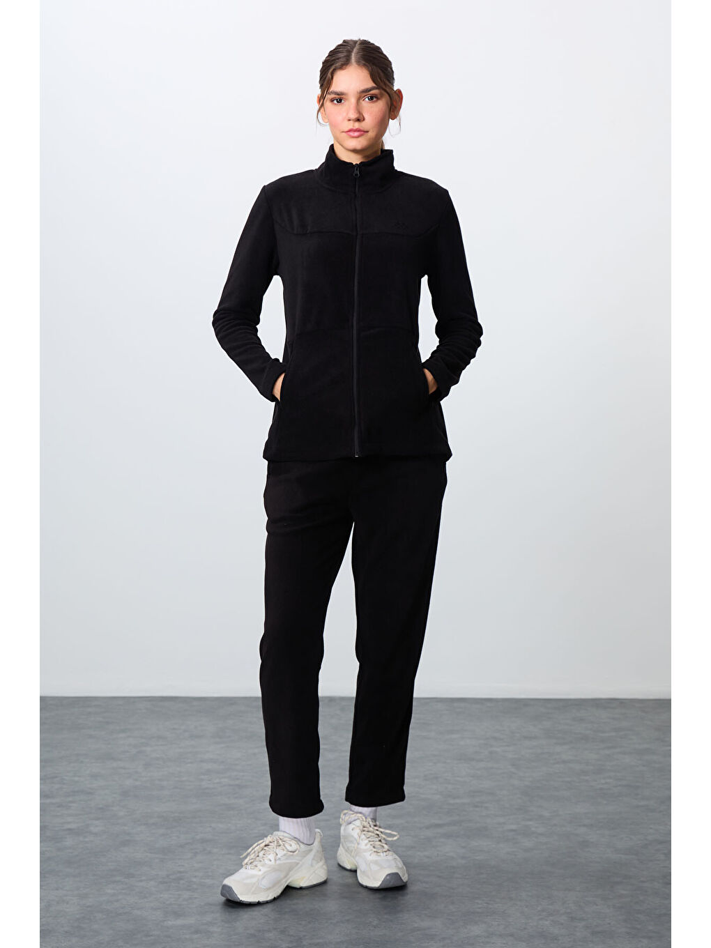 Siyah Kalın Yumuşak Dokulu Dik Yaka Oversize Nakışlı Polar Kadın Eşofman Takım -95339-1