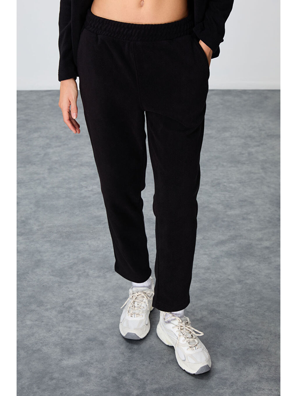 Siyah Kalın Yumuşak Dokulu Dik Yaka Oversize Nakışlı Polar Kadın Eşofman Takım -95339-3