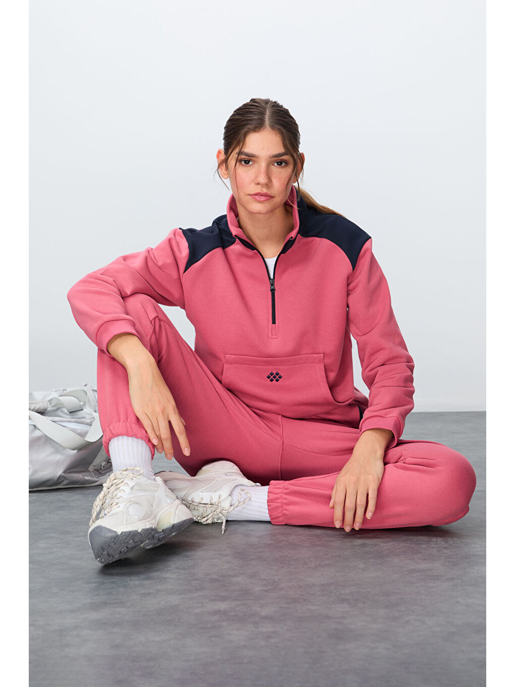 Pembe Yaban Gülü Kompakt Pamuklu Kalın Pürüzsüz Dokulu Dik Yaka Oversize Fit Kadın Eşofman Takım - 95342