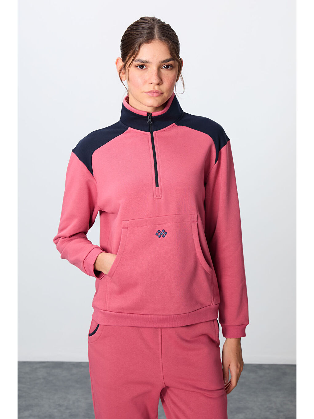 Pembe Yaban Gülü Kompakt Pamuklu Kalın Pürüzsüz Dokulu Dik Yaka Oversize Fit Kadın Eşofman Takım - 95342-2