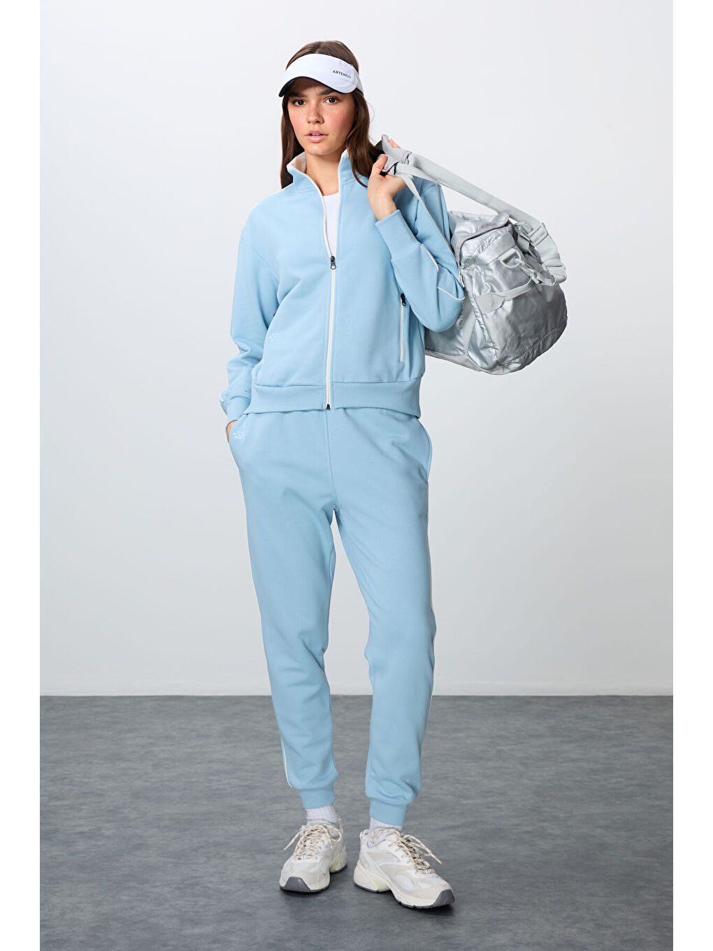 Açık Mavi Kompakt Pamuklu Kalın Pürüzsüz Dokulu Dik Yaka Oversize Fit Kadın Eşofman Takım - 95340