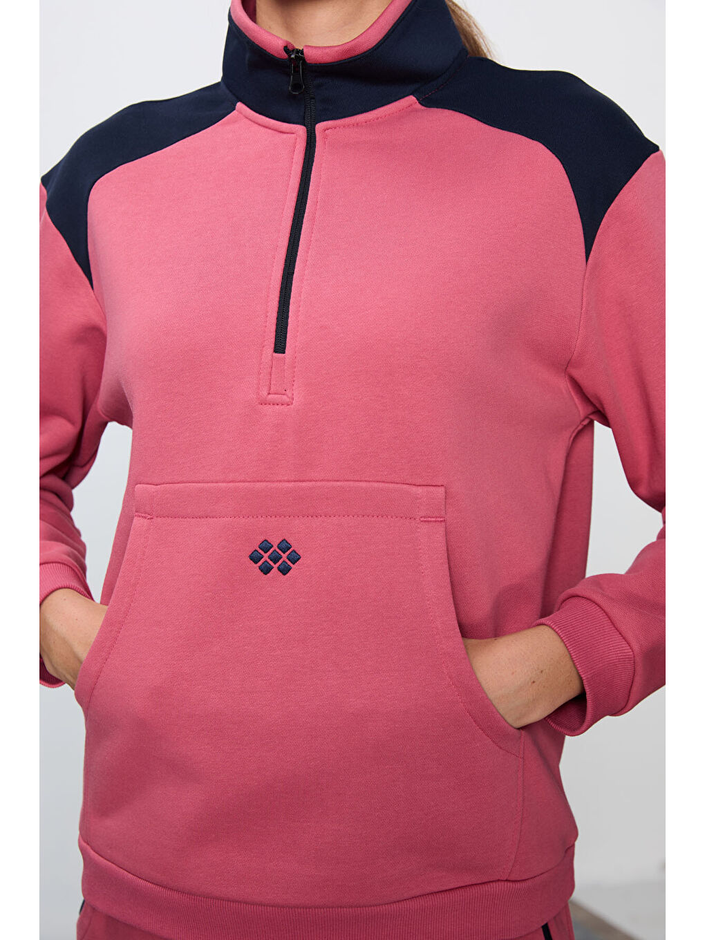 Pembe Yaban Gülü Kompakt Pamuklu Kalın Pürüzsüz Dokulu Dik Yaka Oversize Fit Kadın Eşofman Takım - 95342-4